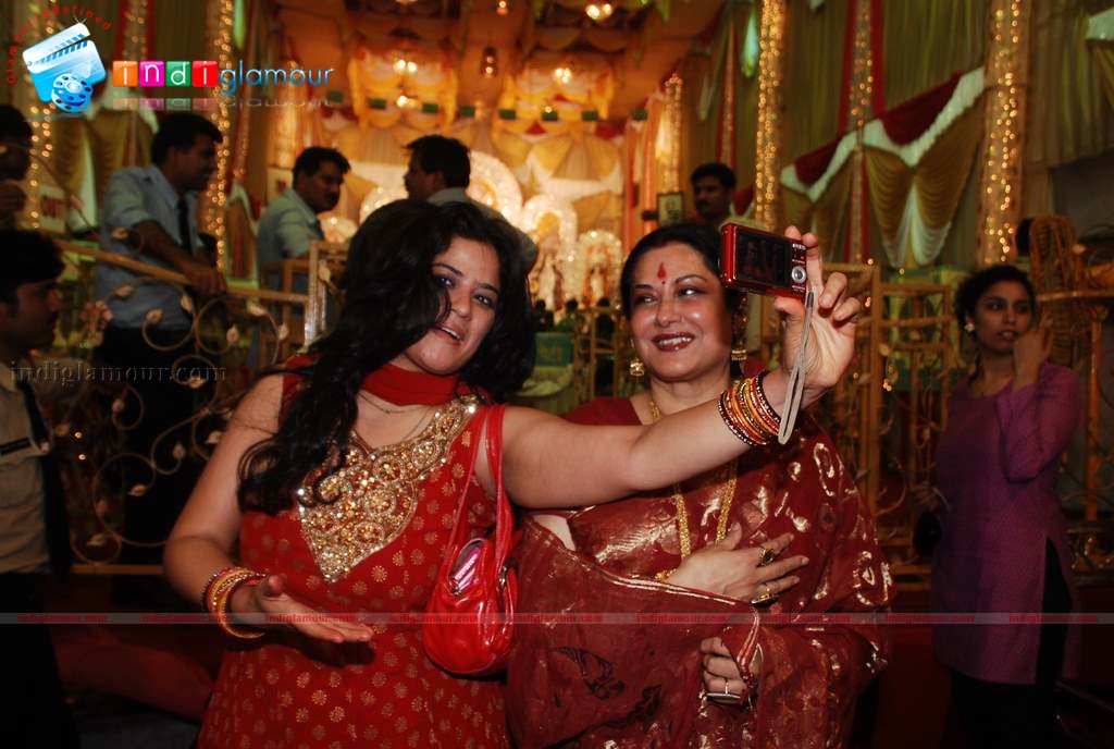 Shaan, Moushmi Chaterjee,Rupa Ganguly at Durga pooja Event hd photo